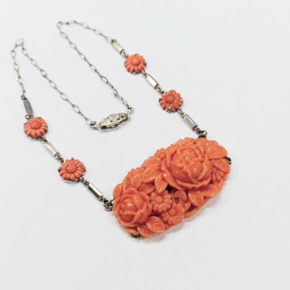 Vintage Art Deco Thermoplastic Carved Flowers Necklace 15" - Picture 2 of 7